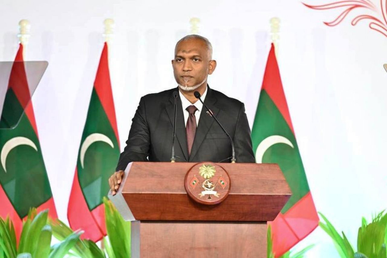 ޤައުމީދުވަހުގެ ރަސްމީ ޖަލްސާގައި ރައީސުލްޖުމްހޫރިއްޔާގެ ދެކަނބަލުން ބައިވެރިވެވަޑައިގެންނެވުން