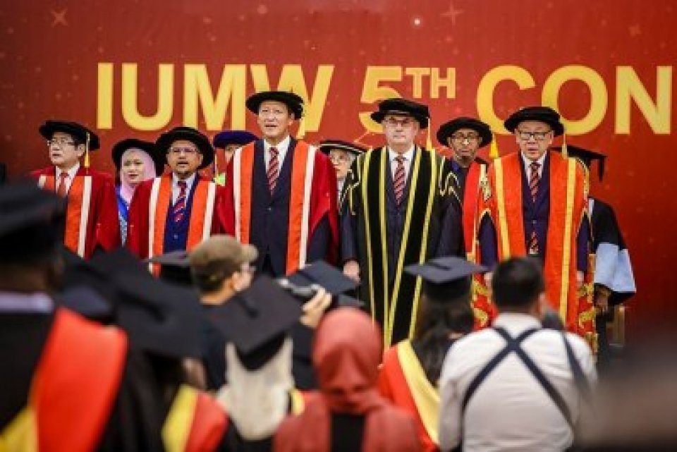Malay Wales University in graduate vaanee hunaruveri vegen