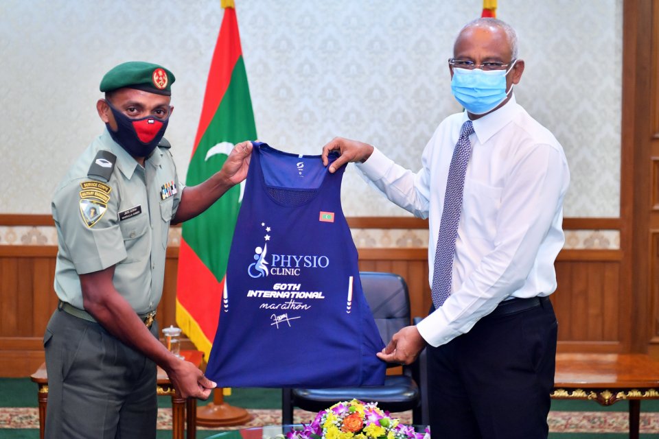 Nasrullah ge 60 vana marathon ge medal aai jersey raees ah hadhiyaa kuravvaifi