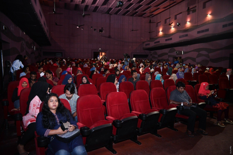 Madhamaa in feshigen cinema thah hulhuvan huhdha dheefi