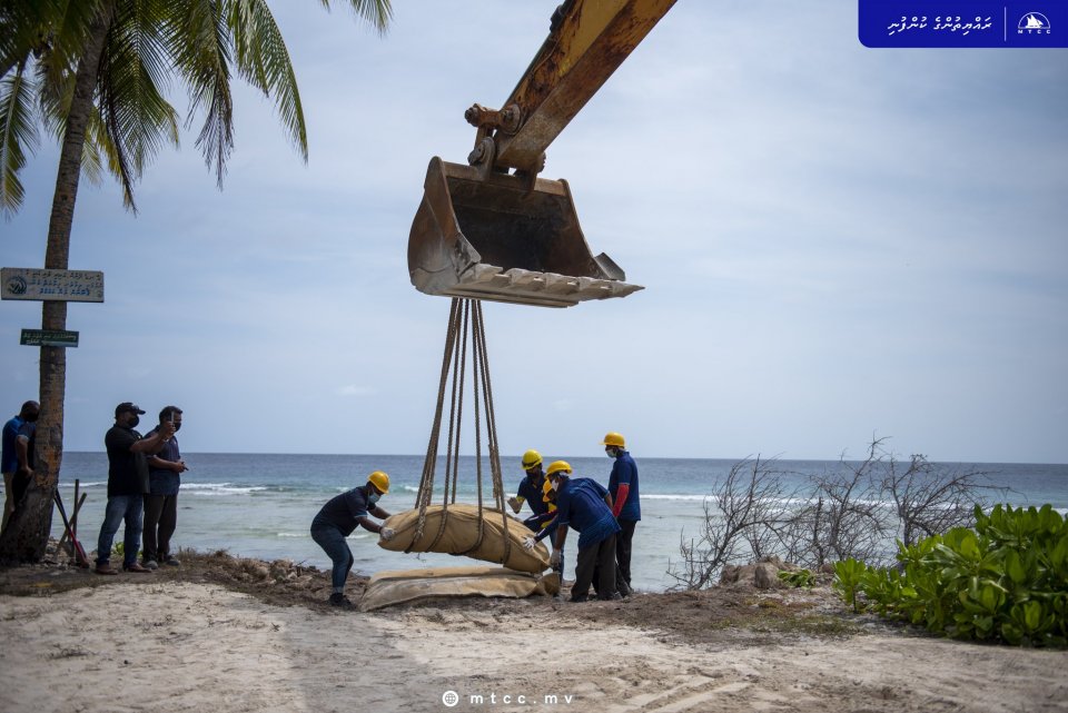 Meedhoo gondudhoh himaayaiy kurumuge mashroou fashaifi