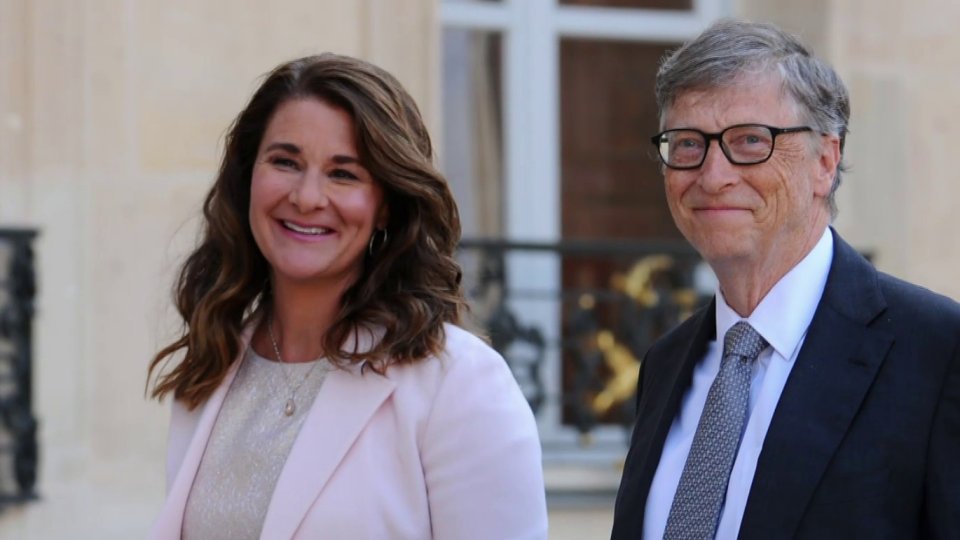 Bill aa Melinda Gates ge 27 aharuge kaiveni roolhaalanee