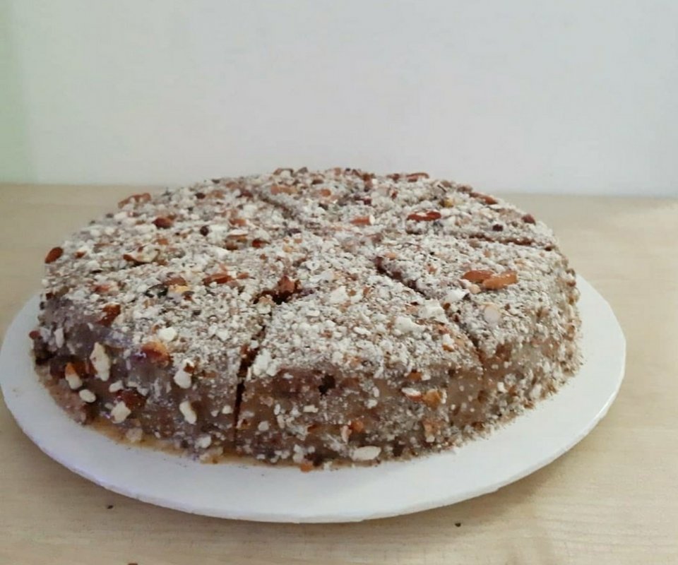Roadha sufuraa: Kanamadhu cake