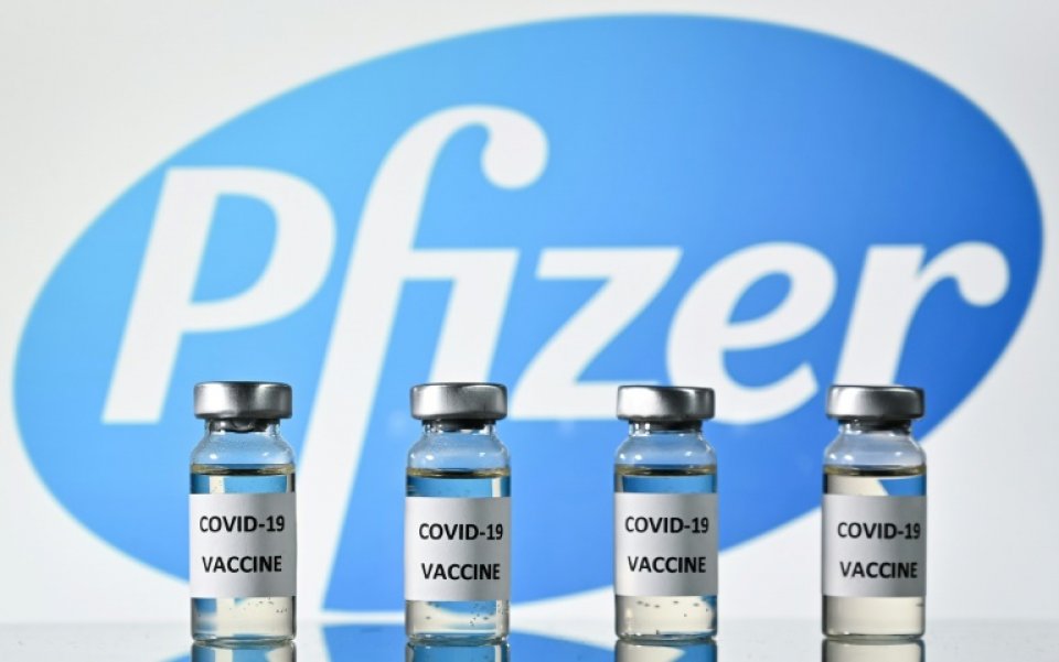 12 aharaai 15 aharaa dhemedhuge kudhinnah Pfizer vaccine dheyn EU in hudhdha dheefi 