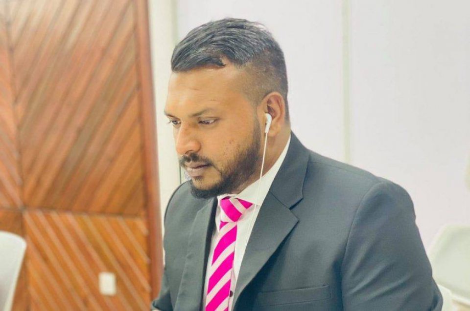 Male’ ge deputy mayor akah Nareesh hovaifi