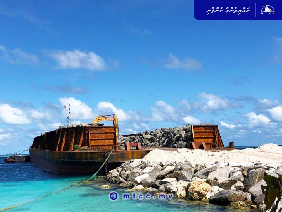 Dhiggaru gondudhoh himaayaiy kurumuge mashroou baarah kuri ah