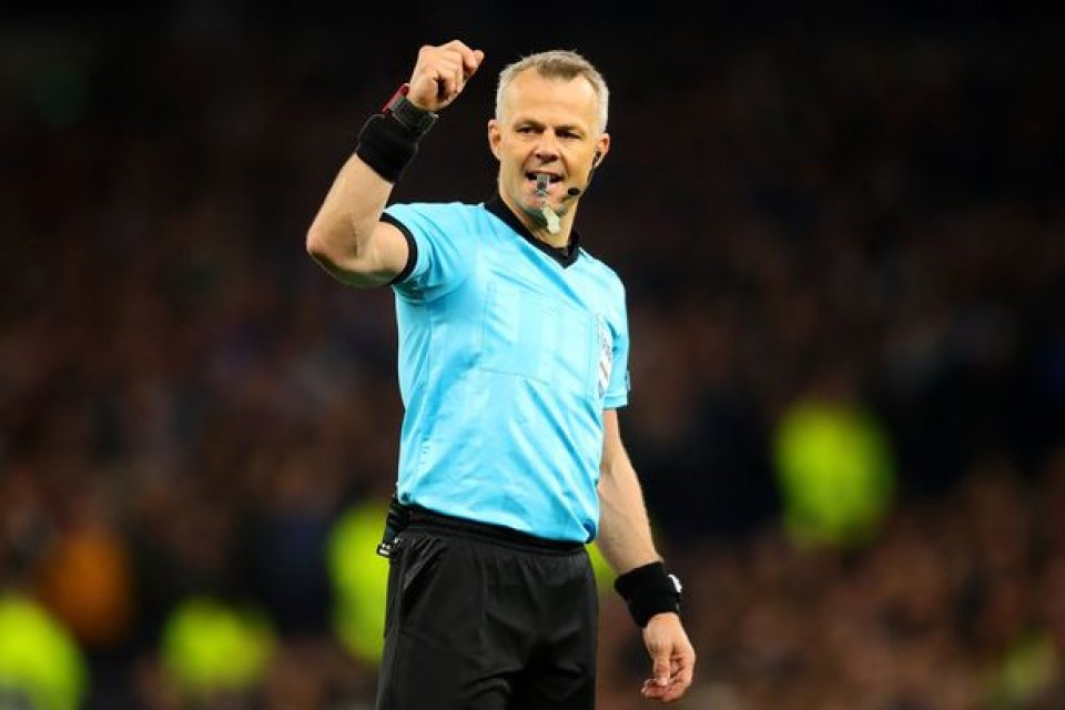 Euro Football Mubaaraathuge Final Match gai Referee kan kuraanee Netherlands ge Referee eh!