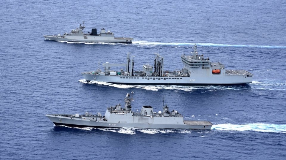 India Navy eh mas dhuvahah South China sea ah