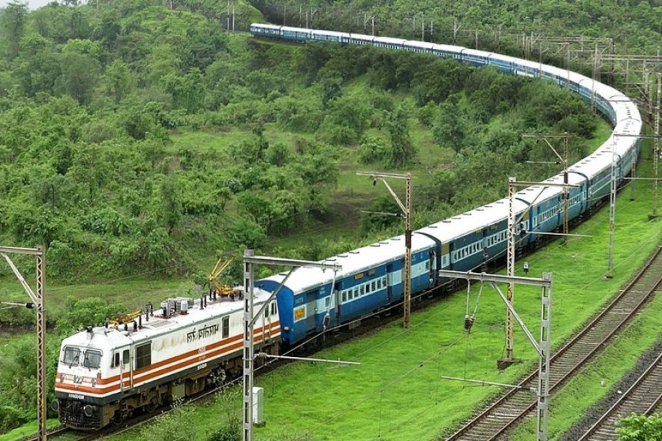 India Bangladesh dhemedhu ge hurihai rail link eh fashanee