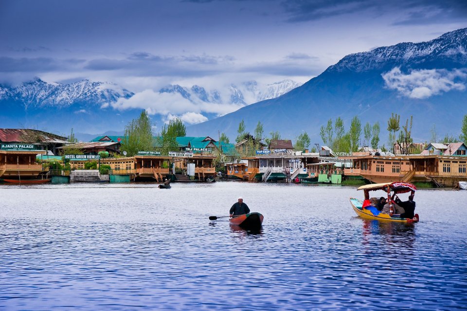 Kashmir ge haalathah badhalu genai munaasabaa gai hamanujehumeh nuhingaa