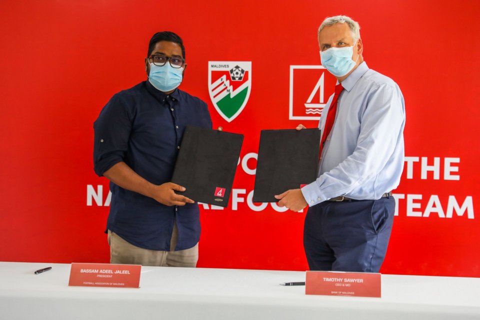 Bank of Maldives in Gaumi Football Team thakuge Partnership au Koffi