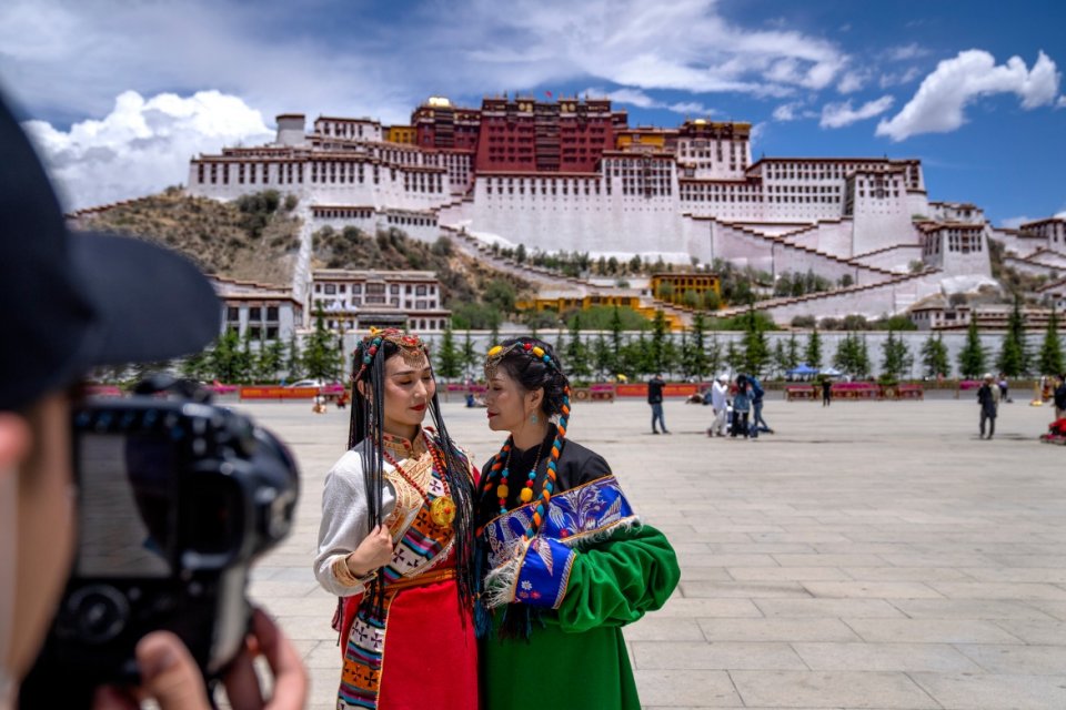 Tibet ge boarding school thah military style gai