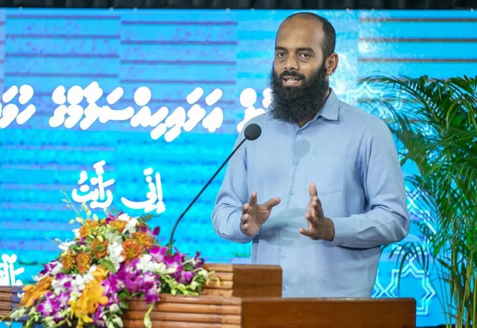 Kudakudhinnah keerithi quraanugai vaa rivethi vaahakathah kiyaidhinun muhimmu - Anil