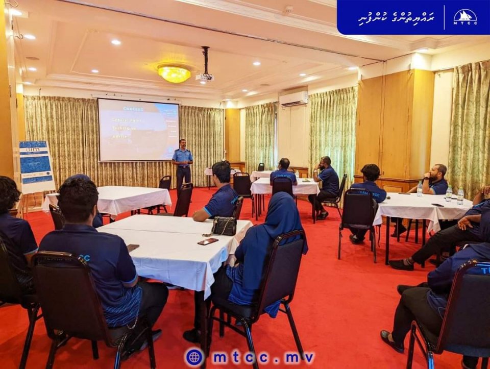 އެމްޓީސީސީގެ ބަސް ޑްރައިވަރުންނަށް ރައްކާތެރިކަމާއިގުޅޭ ޕްރޮގްރާމެއް ފަށައިފި 