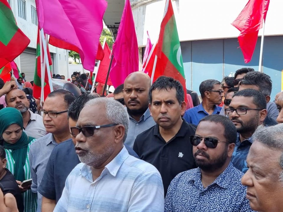 ރައީސް ޔާމީންގެ ޝަރީއަތް ލަސްވާތީ ކަންބޮޑުވަން، ފަނޑިޔާރުވަނީ ރަހީނުކޮށްފައި: ޕީޕީއެމް