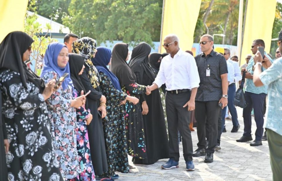 ރައީސް ސާލިހު ކެމްޕޭޭން ދަތުރުފުޅެއްގައި ކ. އަތޮޅަށް ވަޑައިގެންފި