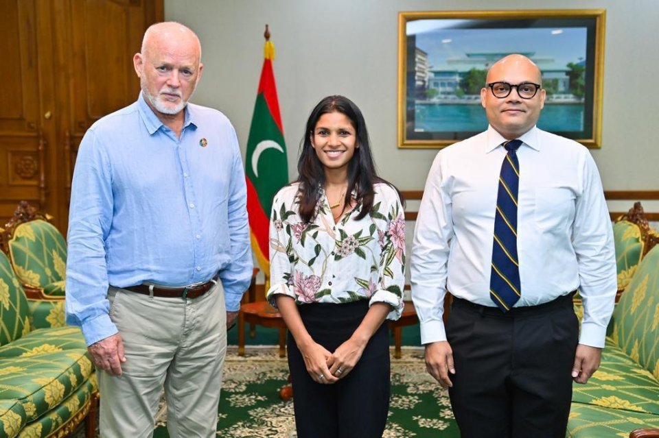 ސްޕެޝަލް އެންވޯއީ ފޮރ ދަ އޯޝަން، ޞަބްރާގެ އަރިހަށް ޒިޔާރަތްކުރައްވައިފި