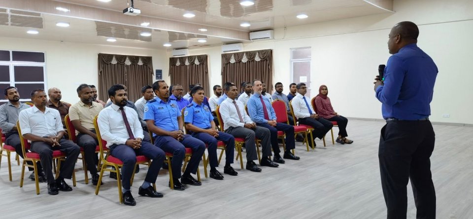 ޕްލީ ބަރގެއިނިންގ ޓްރެއިނިންގ ޕްރޮގްރާމެއް ކުރިއަށް ގެންގޮސްފި