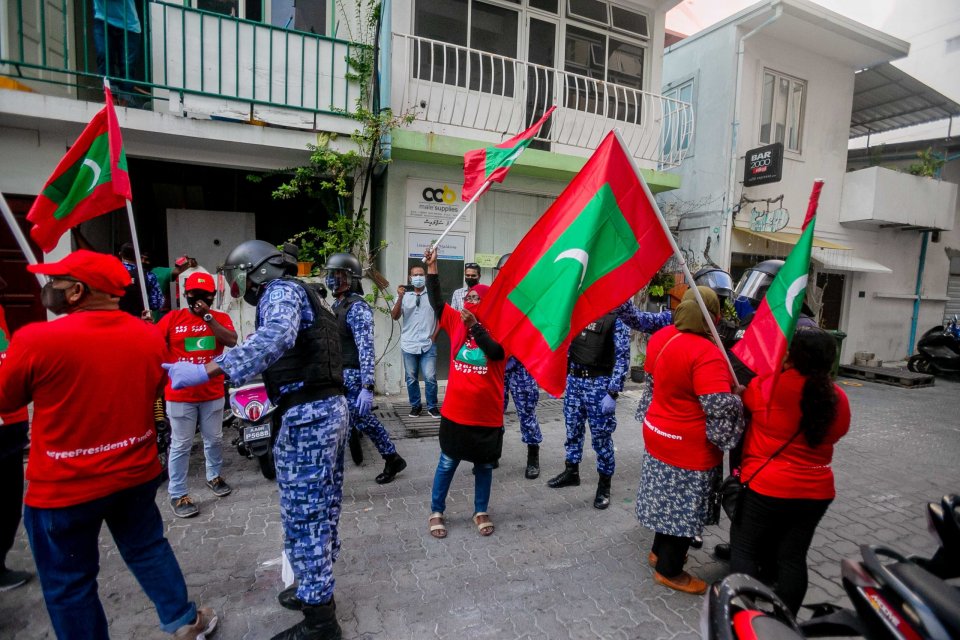 ހައްޔަރުކުރީ ފުލުހުންނާދިމާއަށް އެއްޗެއް އެއްލިމީހެއް، އޭނާއާއެކު ކުޑަކުއްޖަކު ނެތް