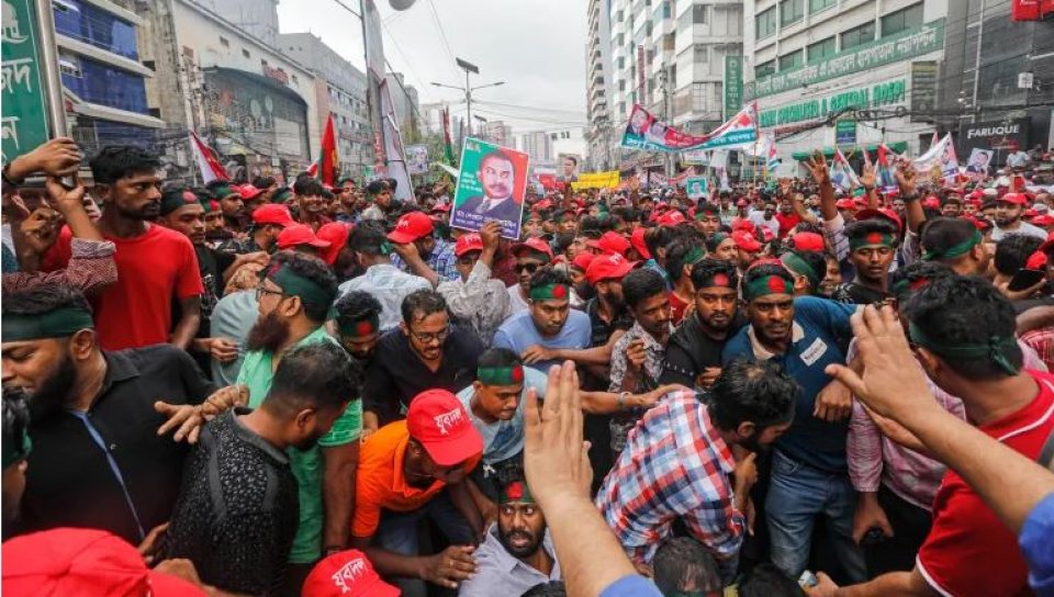 Sheikh haseenaa aai dhekolhah bangladesh gai varugadha muzaaharaa thakeh