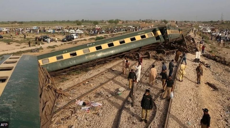 Pakistan ge Rail accidenteggai 30 meehun maruvejje