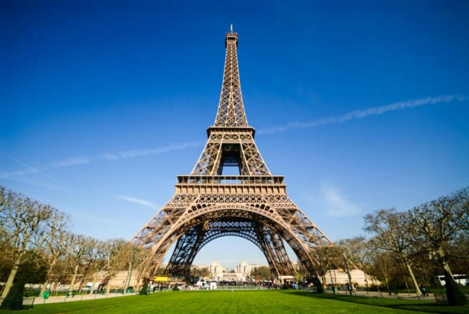 Eiffel tower gai bomeh oiy kamah belevigen meehun huskoffi