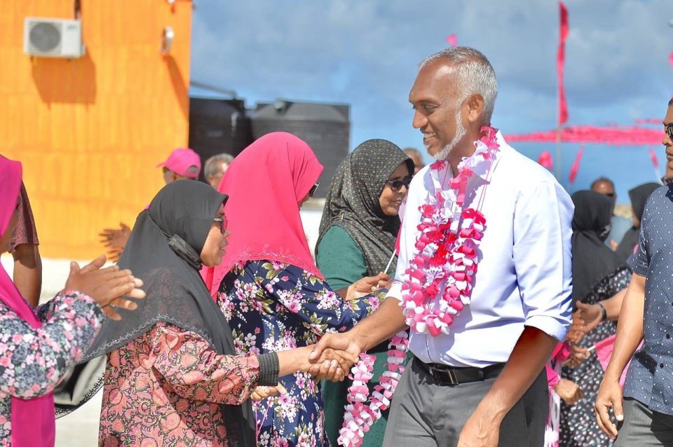 ދިއްގަރުންވެސް މުއިއްޒަށް ކިޔާފައިވަނީ ހޫނު މަރުހަބާއެއް، 