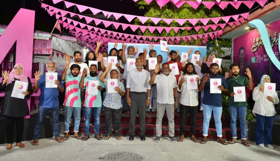 އެމްޑީޕީގެ ގިނަ ބަޔަކު ހިމެނޭހެން ވިލިނގިލިން 221 މީހުންގެ ތާއީދު މުއިއްޒަށް 