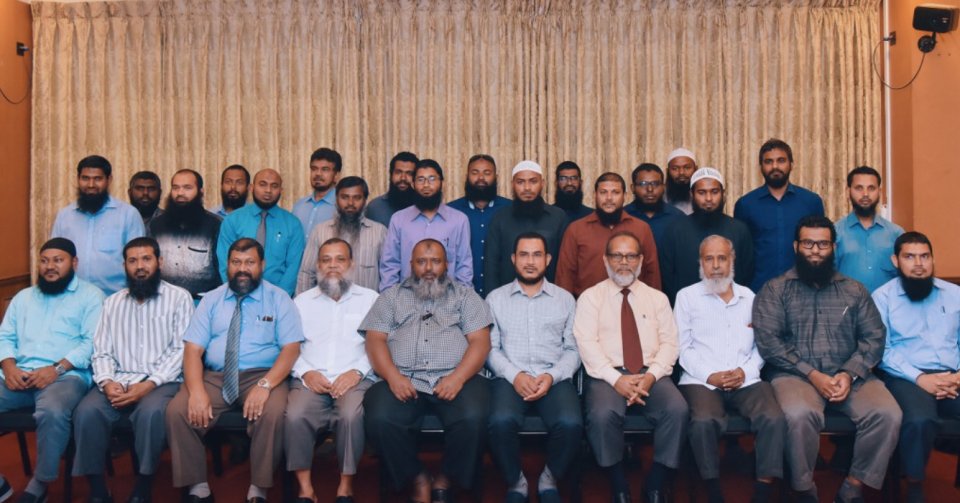 ސަތޭކަ އިލްމުވެރިން މުއިއްޒަށް ތާއީދުކޮށް، ވޯޓުދިނުމަށް އިލްތިމާސް ކޮށްފި