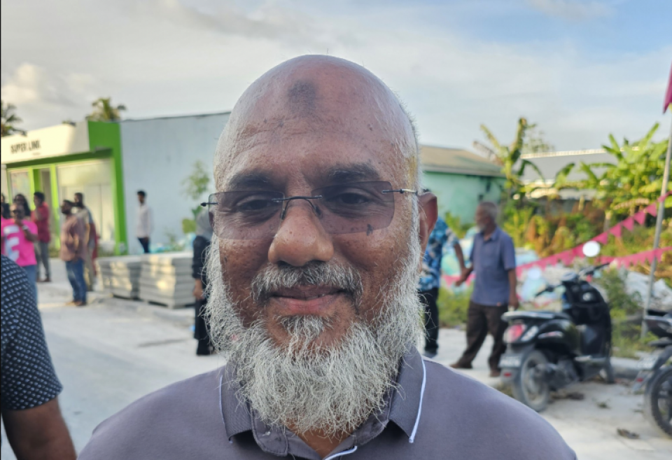 އަދާލަތު ޕާޓީގެ މީދޫ ދާއިރާގެ ރައީސް ޝައިޚް ޝަރަފުއްދީންގެ ތާއީދު ޑރ. މުއިއްޒަށް