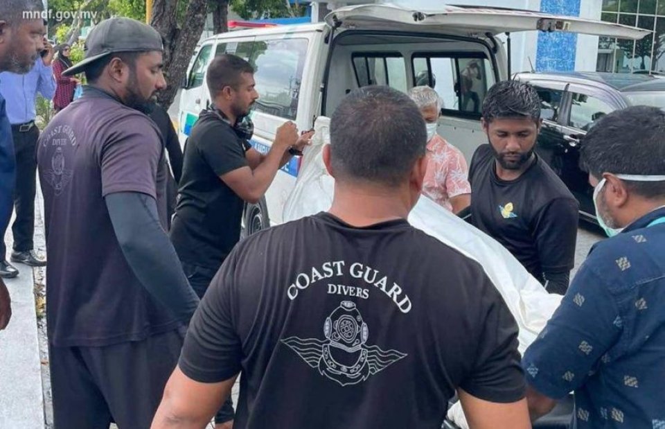 މަރުވެފައި އޮއްވައި ކަނޑުމަތީން ފެނުނީ ރޭ ކަނޑަށް ފުންމާލި މީހާ: އެމްއެންޑީއެފް