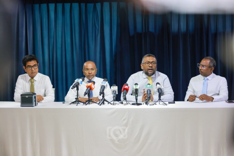 ގާނޫނު އަސާސީއަށް ބަދަލު ގެނައުމަށް އެމްޑީޕީއާއި ޑިމޮކްރެޓްސް އެއްގަލަކަށް އަރައިފި