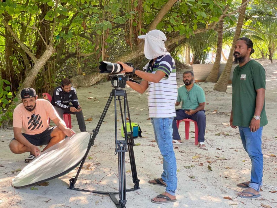 ''ކަމަނާ''ފިލްމުގެ ފުރަތަމަ ޕޯސްޓަރާއެކު ގެވެށި އަނިޔާއާ ދެކޮޅަށް ކެމްޕޭނެއް ފަށައިފި