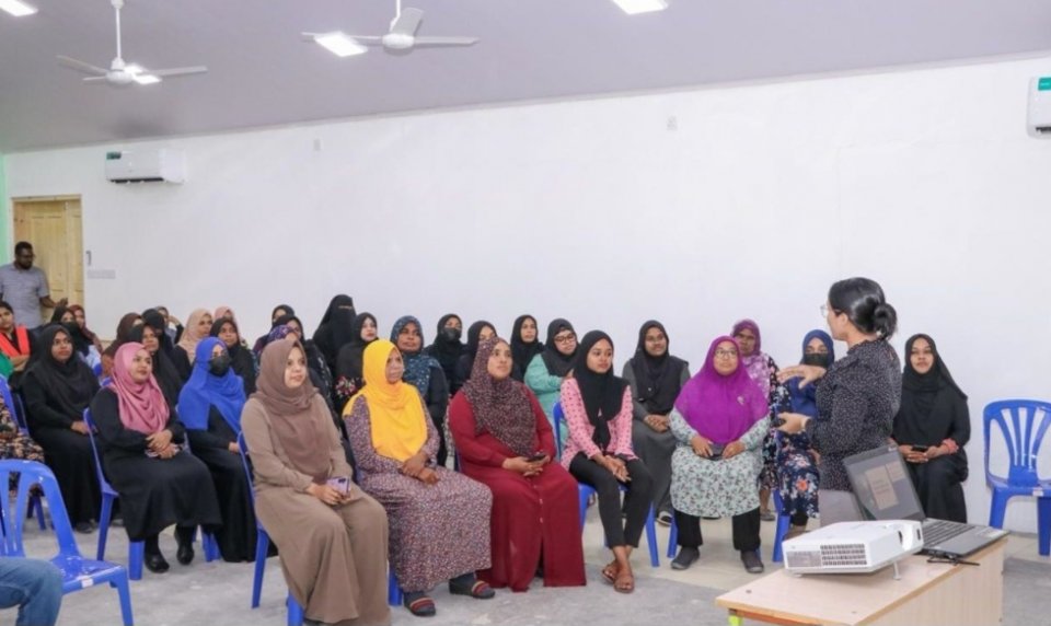 ފ. އަތޮޅުގެ މުއައްސަސާތަކުގެ މުވައްޒަފުންނަށް އަމާޒުކޮށްގެން މައުލޫމާތުދިނުމުގެ ޕްރޮގްރާމެއް