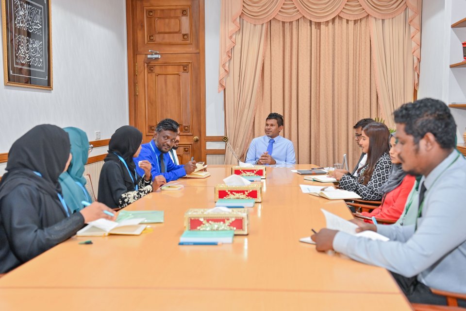 ނޮޅިވަރަންފަރުގެ ތަރައްގީގެ ކަންކަމާ ގުޅޭގޮތުން ނައިބުރައީސްއާ މަޝްވަރާކުރައްވައިފި