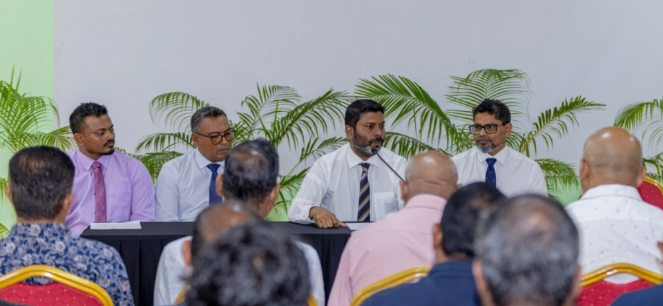 ވަޒީރު ރާފިޢު ކުޅިވަރު އެސޯސިއޭޝަންތަކާ ބައްދަލު ކުރައްވައިފި