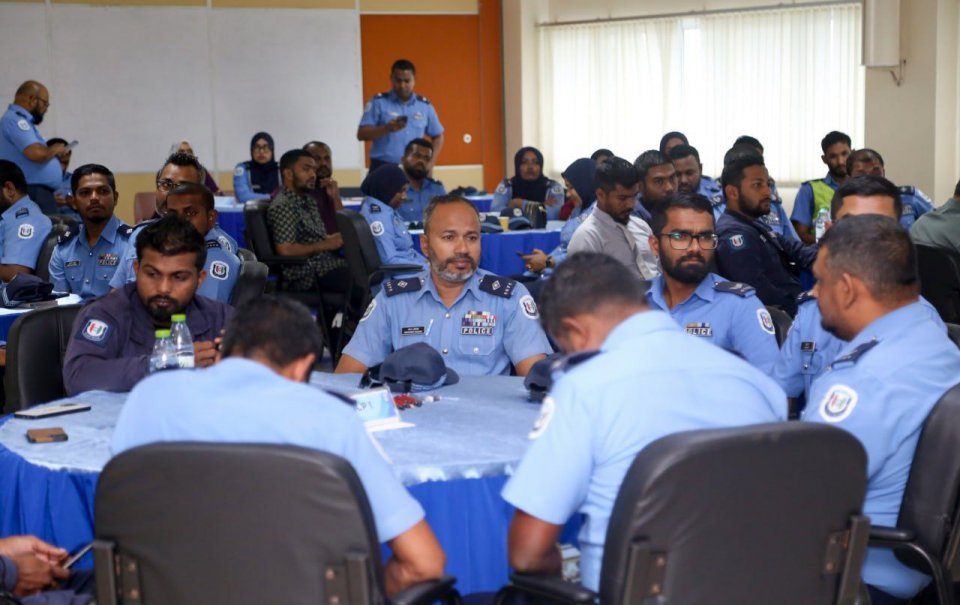 އަވައްޓެރި ފުލުހުންގެ ހިދުމަތަށް ހާއްސަ ތަމްރީން ޕްރޮގްރާމެއް ފަރުމާކުރުނީ