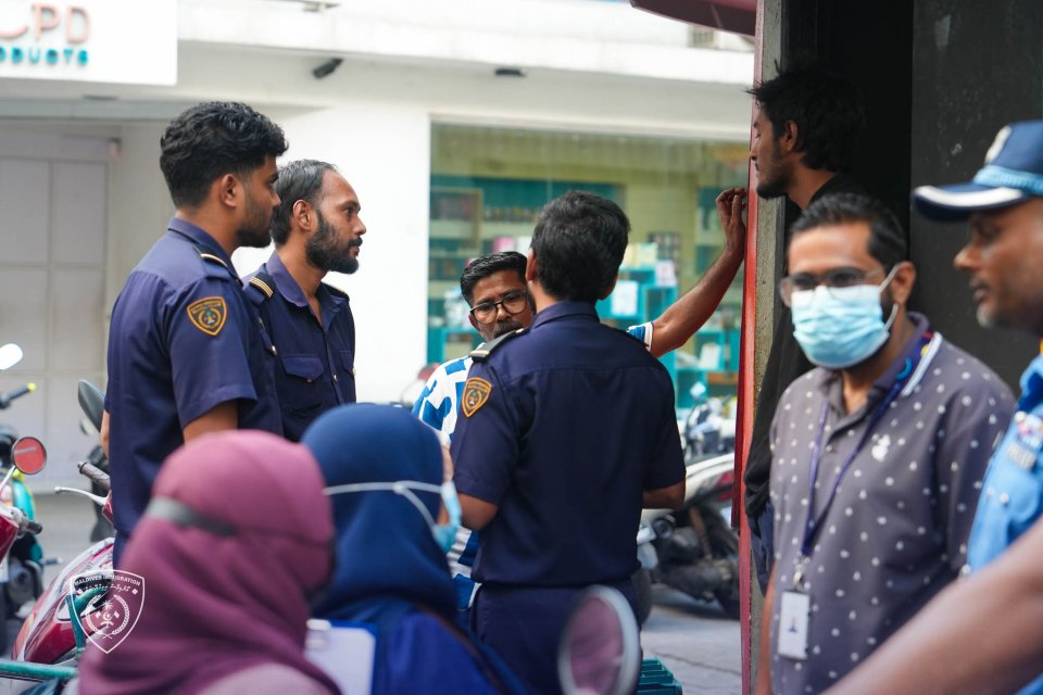 ކެފޭތައް ބަލާފައި ފާސްކޮށް 3 ބިދޭސީއަކު އިމިގްރޭޝަނުގެ ބެލުމުގެ ދަށަށް!