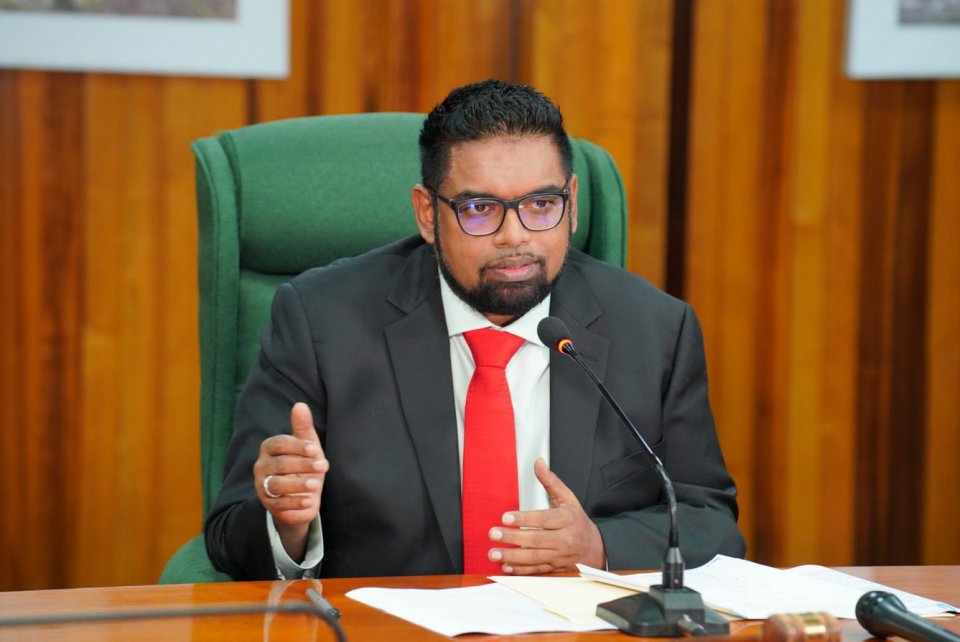 ގަޔާނާގެ ޖުމްހޫރީ ދުވަސް: އެ ގައުމުގެ އިސްވެރިންނަށް ރައީސް ތަހުނިޔާ ފޮނުއްވައިފި