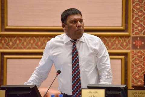 Raees Yameen vakkameh nukuravvaa: Musthafa