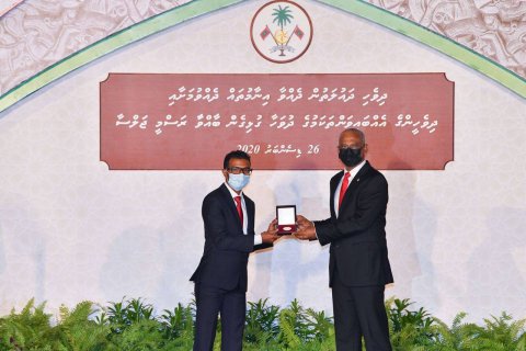 Khaassa inaamaai Quruaan hithudhaskoh evvana dharajaigai faasvi haafizunnah inaama dhevvaifi