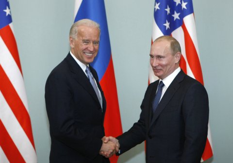 America ge raees Joe Biden, Russia ge raees Putin ah phone in gulhuvvaifi 