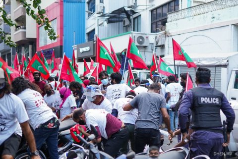 ރާއްޖެއިން ބިން ވިއްކުމާދެކޮޅަށް މުޒާހަރާއަށް ނިކުންނަނީ