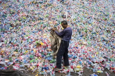 Dhuniyey ge enme bodu plastic farubadha China gai 