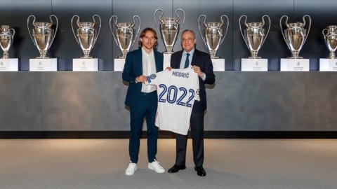 Modric, Real Madrid ge contract aakoffi