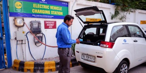 India: battery car aa cycle ge aharee fee uvaalanee