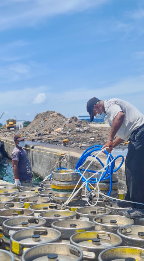 Customs in anekkaaves ban'uaavi thakeh Natthaalaifi