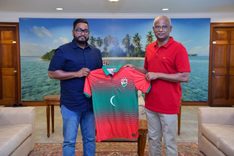 Gaumee team ge jersey raees ah hadhiyaa kohfi