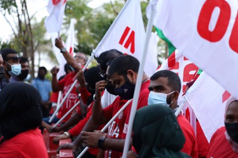 Idhikolhu muzahara in hayyaru kuri 2 meehaku fiyavai ehen emmen dhookohlaifi