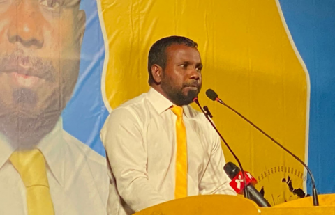 Komandoo dhaairage inthihabu Rashid kamiyaabu kohfi